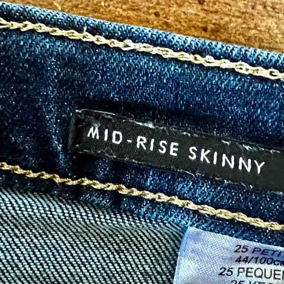 Banana Republic Mid-Rise Skinny Jean - 25P - Picture 9 of 10
